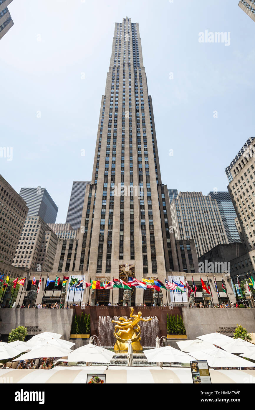 June Rockefeller New York City - June 22: Rockefeller Center crowded with tourists in ...
