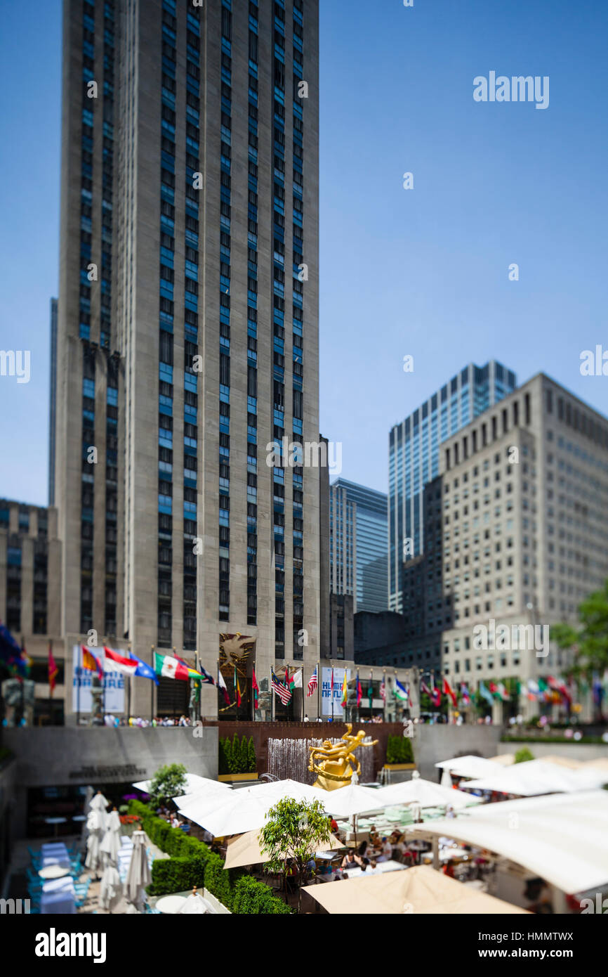 New York City - June 22: Rockefeller Center and Prometheus Statue in ...
