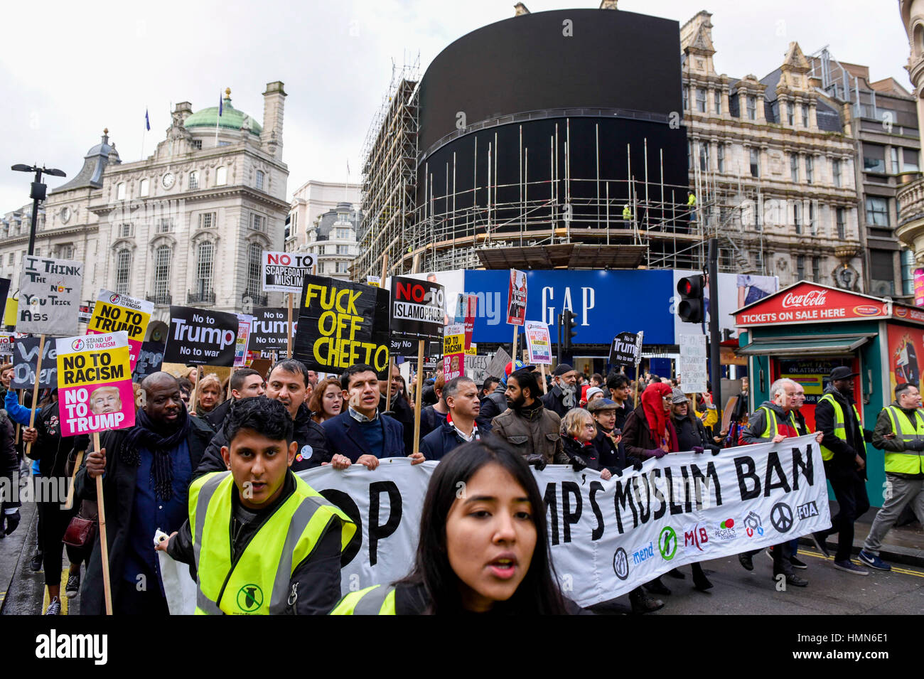 London, UK.  4 February 2017.  Thousands of people, standing against racism and Islamophobia, are seen at Piccadilly Circus, marching from the U.S. Embassy to Whitehall to oppose the travel ban on Muslims, from seven countries, imposed by Donald Trump, U.S. President.  © Stephen Chung / Alamy Live News Stock Photo