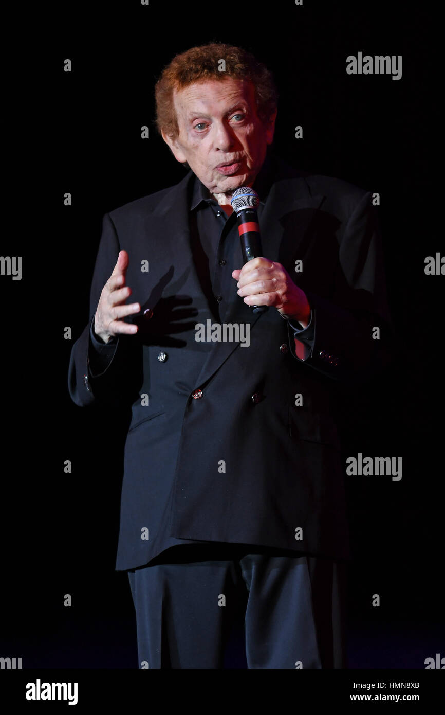 Fort Lauderdale, FL, USA. 09th Feb, 2017. Jackie Mason performs at The Parker Playhouse on February 9, 2017 in Fort Lauderdale, Florida. Stock Photo