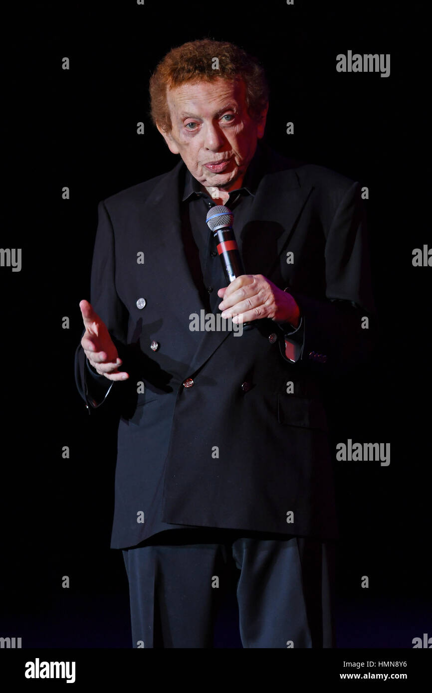 Fort Lauderdale, FL, USA. 09th Feb, 2017. Jackie Mason performs at The Parker Playhouse on February 9, 2017 in Fort Lauderdale, Florida. Stock Photo