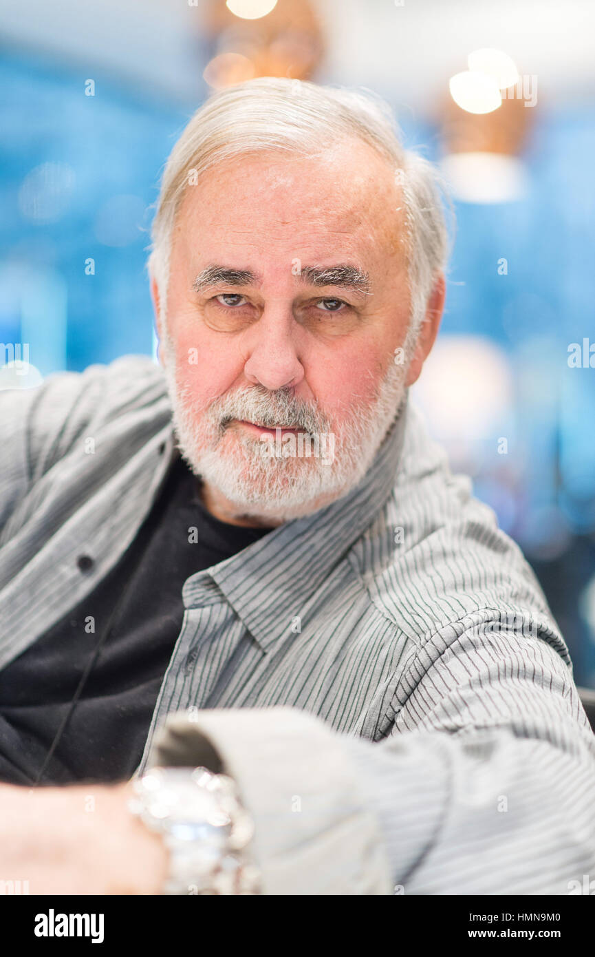 Famous hair stylist hi-res stock photography and images - Alamy Famous hair stylist hi-res stock photography and images - Alamy