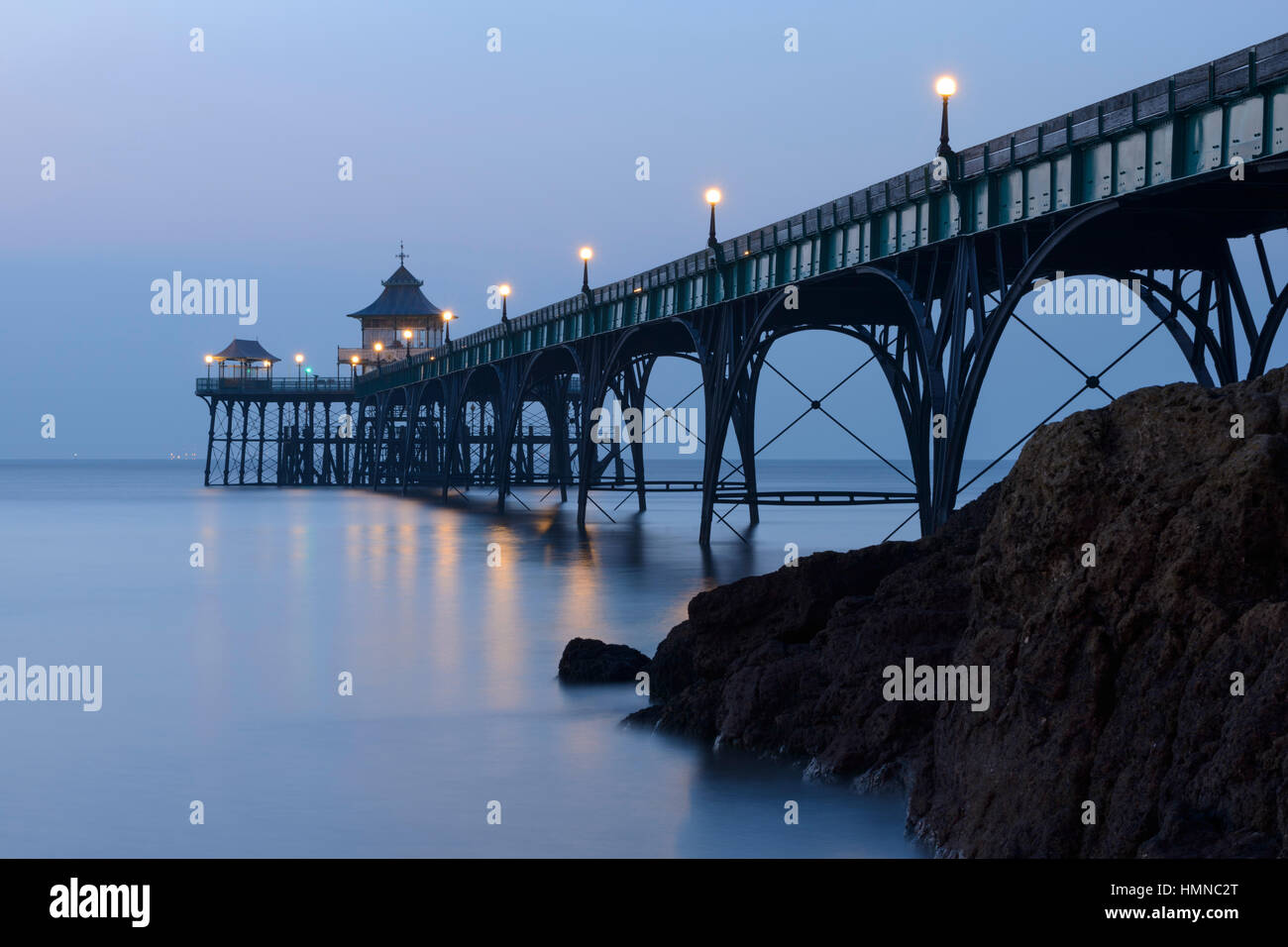clevedon-victorian-pleasure-pier-hi-res-stock-photography-and-images