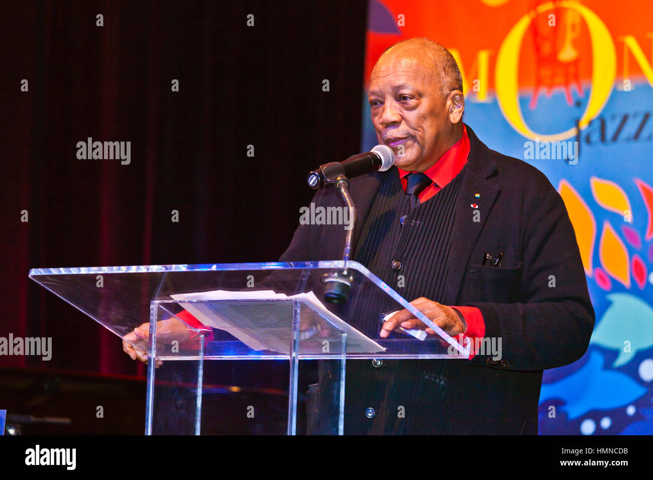 QUINCY JONES speaks while accepting a lifetime achievment award at the GALA DINNER of the 59th MONTEREY JAZZ FESTIVAL - MONTEREY, CALIFORNIA Stock Photo