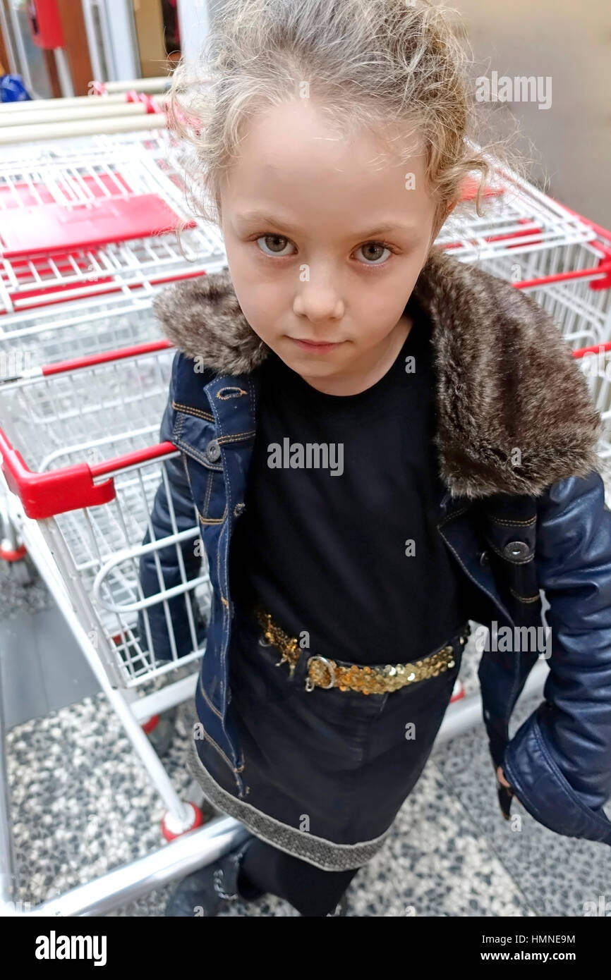 Cute little girl happy with shopping cart Stock Photo - Alamy