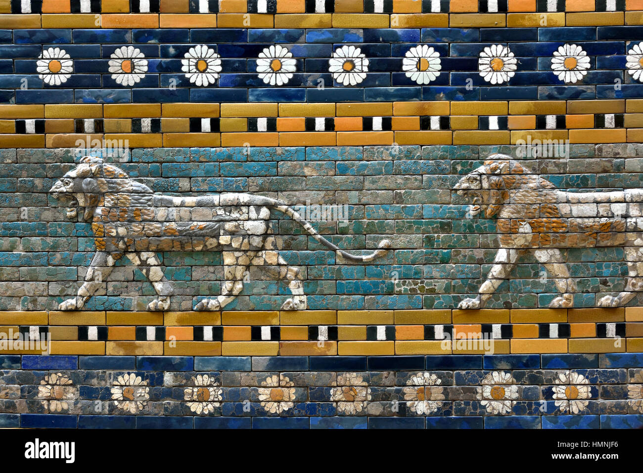 Babylon Glazed enamel brick lion. Detail from the Processional Way in Babylon, 6th century B.C Iraq ( King Nebuchadnezzar II. Mesopotamia 2300 BC -141 BC ) Pergamum Museum, Berlin Stock Photo