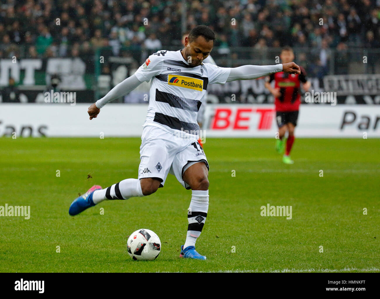 sports, football, Bundesliga, 2016/2017, Borussia Moenchengladbach versus SC Freiburg 3:0, Stadium Borussia Park, scene of the match, Raffael (MG) in ball possession Stock Photo