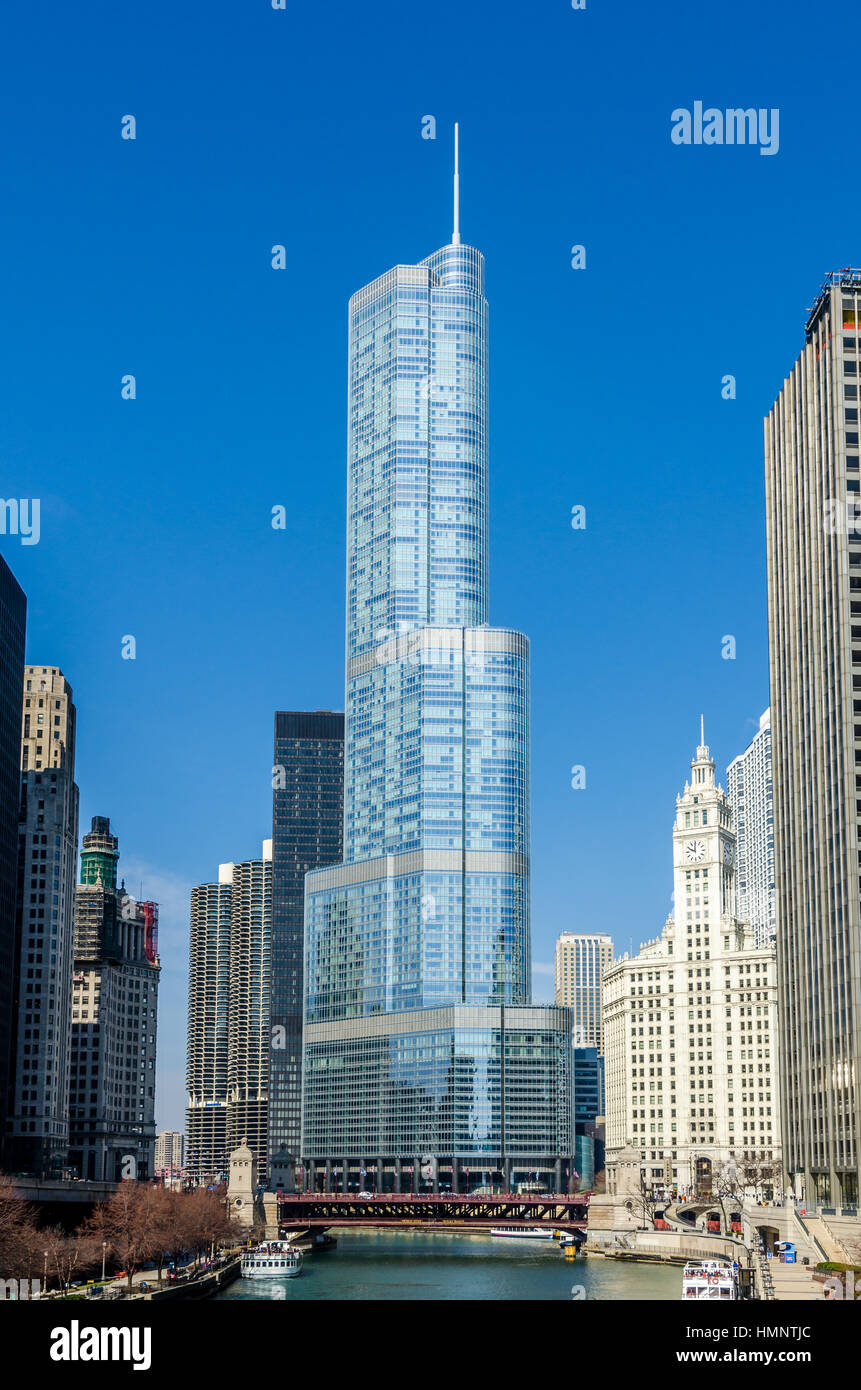 View of buildings on downtown Chicago Stock Photo - Alamy