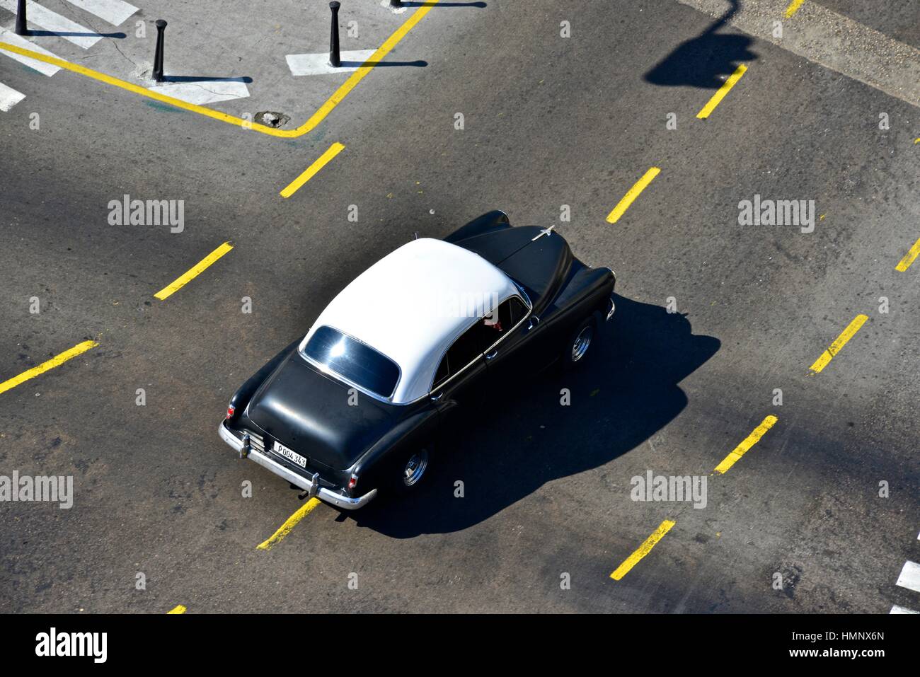Old American cars in Havana Stock Photo - Alamy