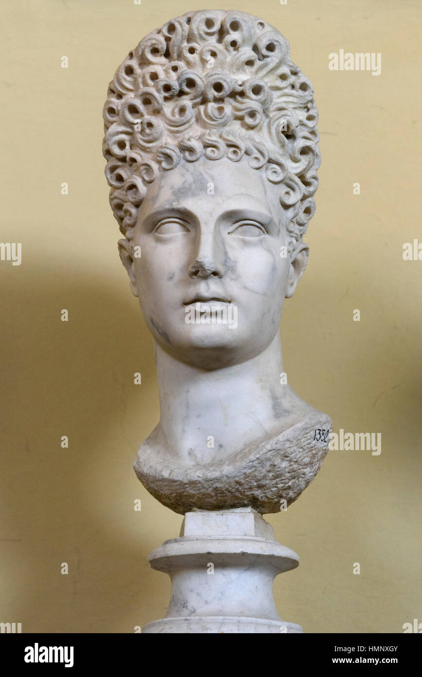 Rome. Italy. Roman female portrait, with elaborate hairstyle, Museo Chiaramonti, Vatican Museums.  Musei Vaticani.  Inv. 1352 Stock Photo