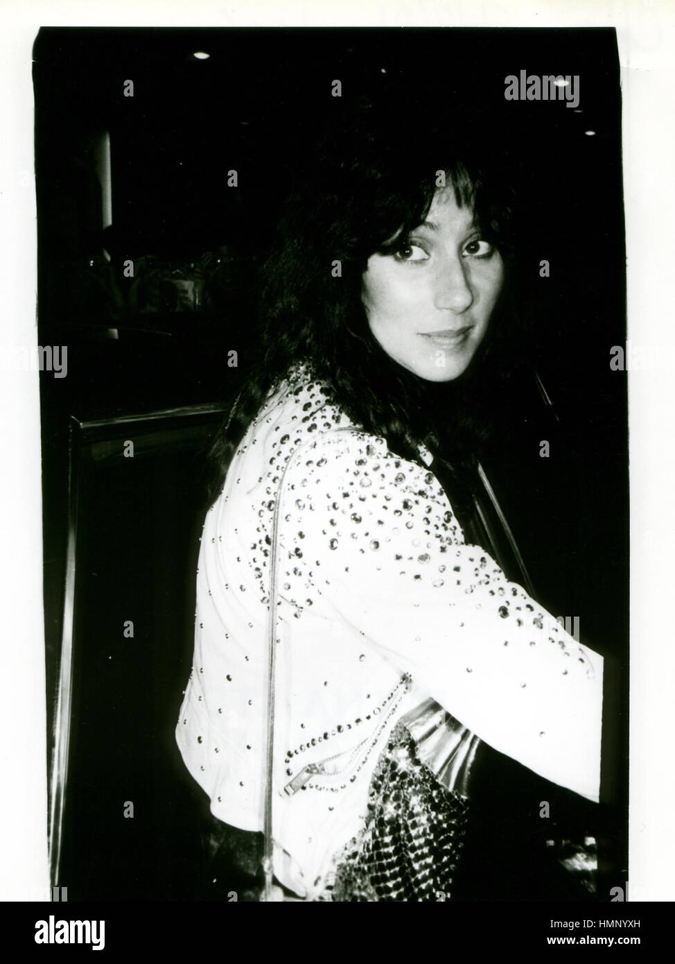 CHER 7/9/81 LEAVING THE MARTIN BECK THEATER,NYC. AFTER A PERFORMANCE OF COME BACK TO THE FIVE AND DIME JIMMY DEAN JIMMY DEAN. CREDIT ALL USES Stock Photo