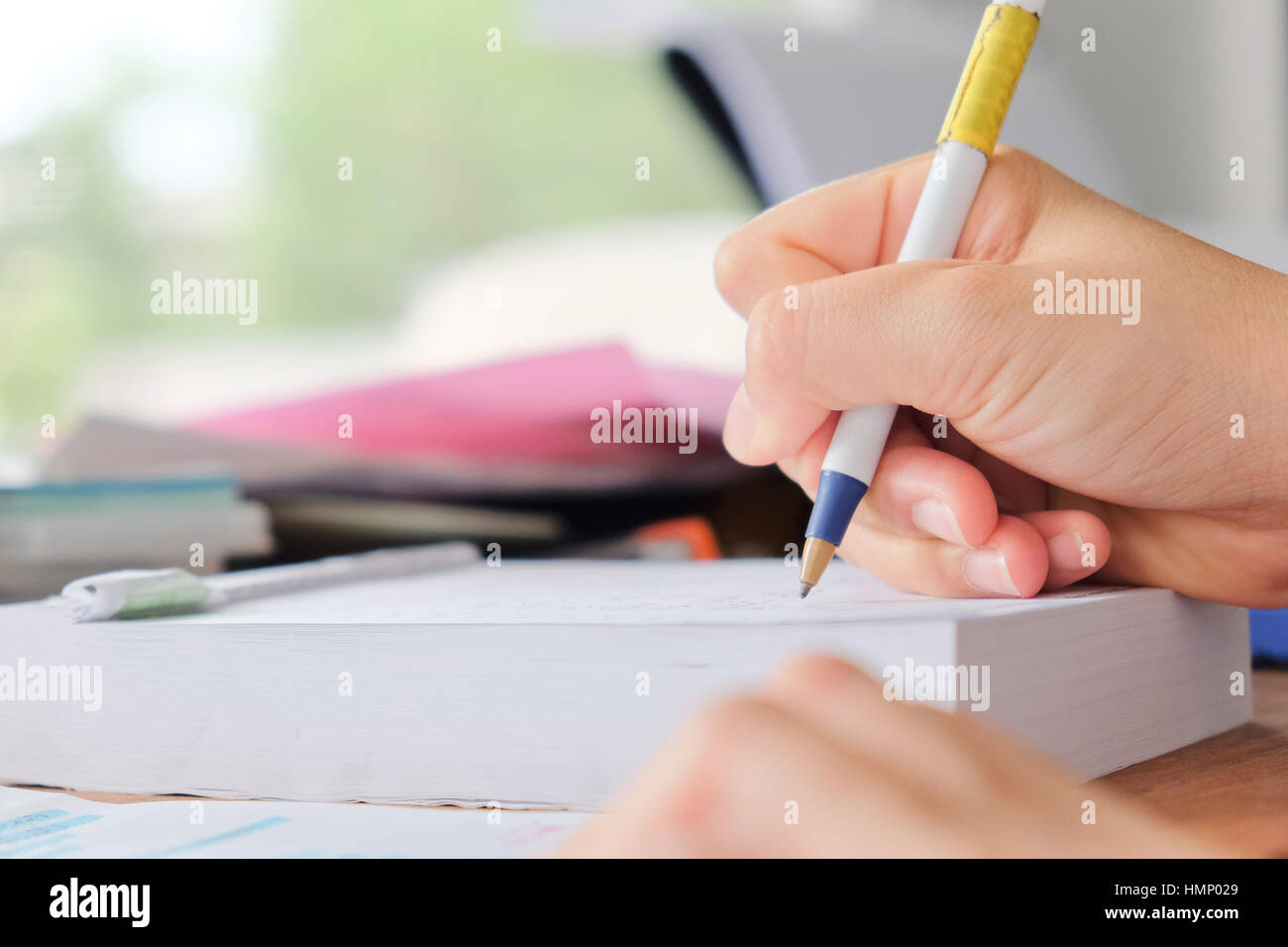 Human hand writing ideas hi-res stock photography and images - Alamy
