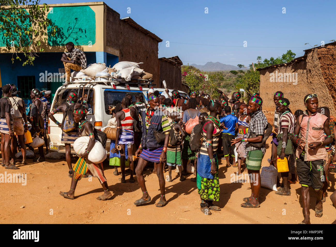 Young Hamer Tribespeople Looking For Transport Back To Their Villages From The Dimeka Saturday Market, Dimeka, Omo Valley, Ethiopia Stock Photo