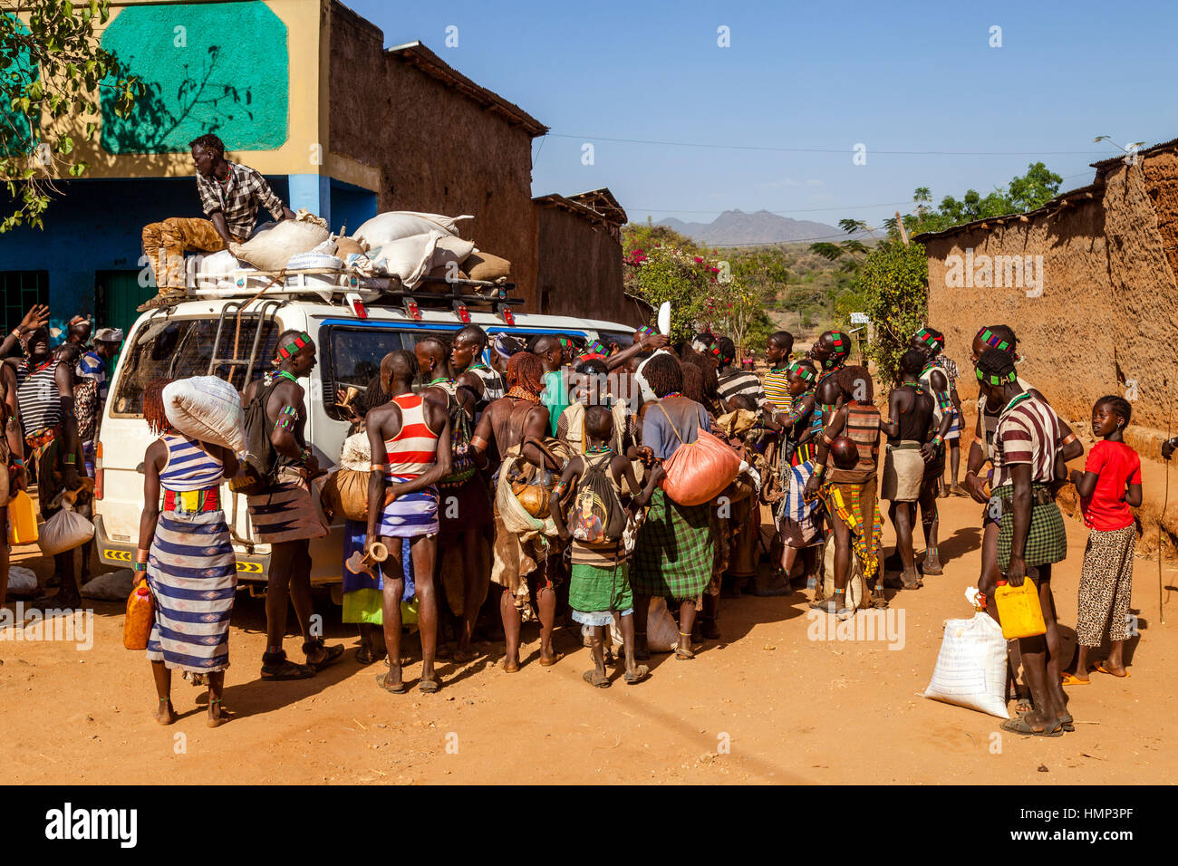 Young Hamer Tribespeople Looking For Transport Back To Their Villages From The Dimeka Saturday Market, Dimeka, Omo Valley, Ethiopia Stock Photo