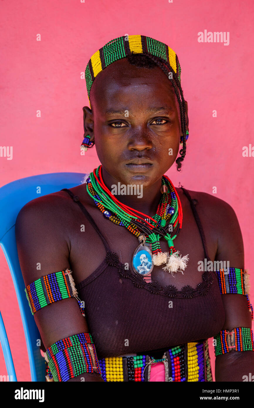 A Portrait Of A Young Hamer Tribeswoman At The Dimeka Saturday Market, Dimeka, Omo Valley, Ethiopia Stock Photo