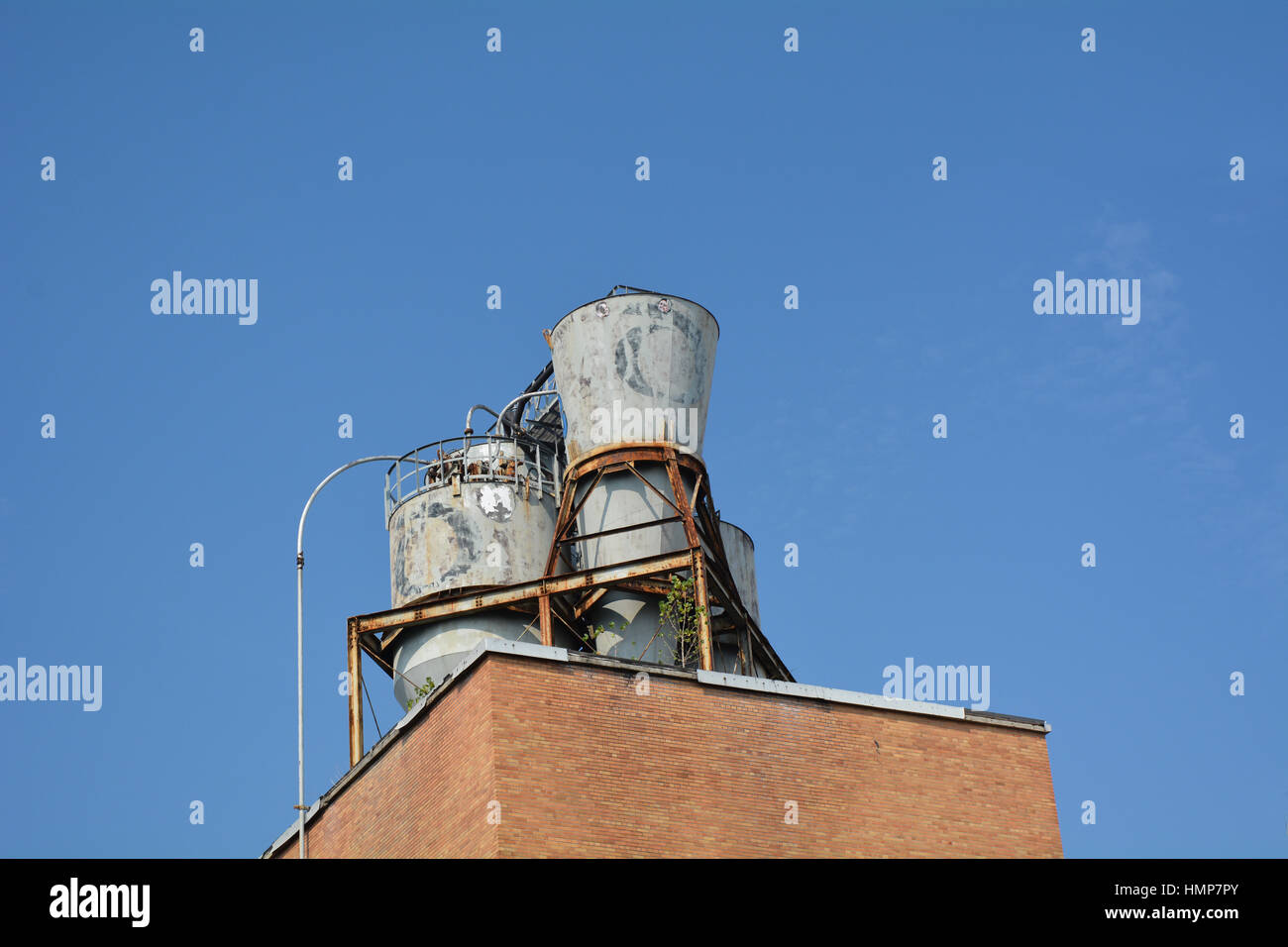 Nyc rooftop +old building hi-res stock photography and images - Alamy