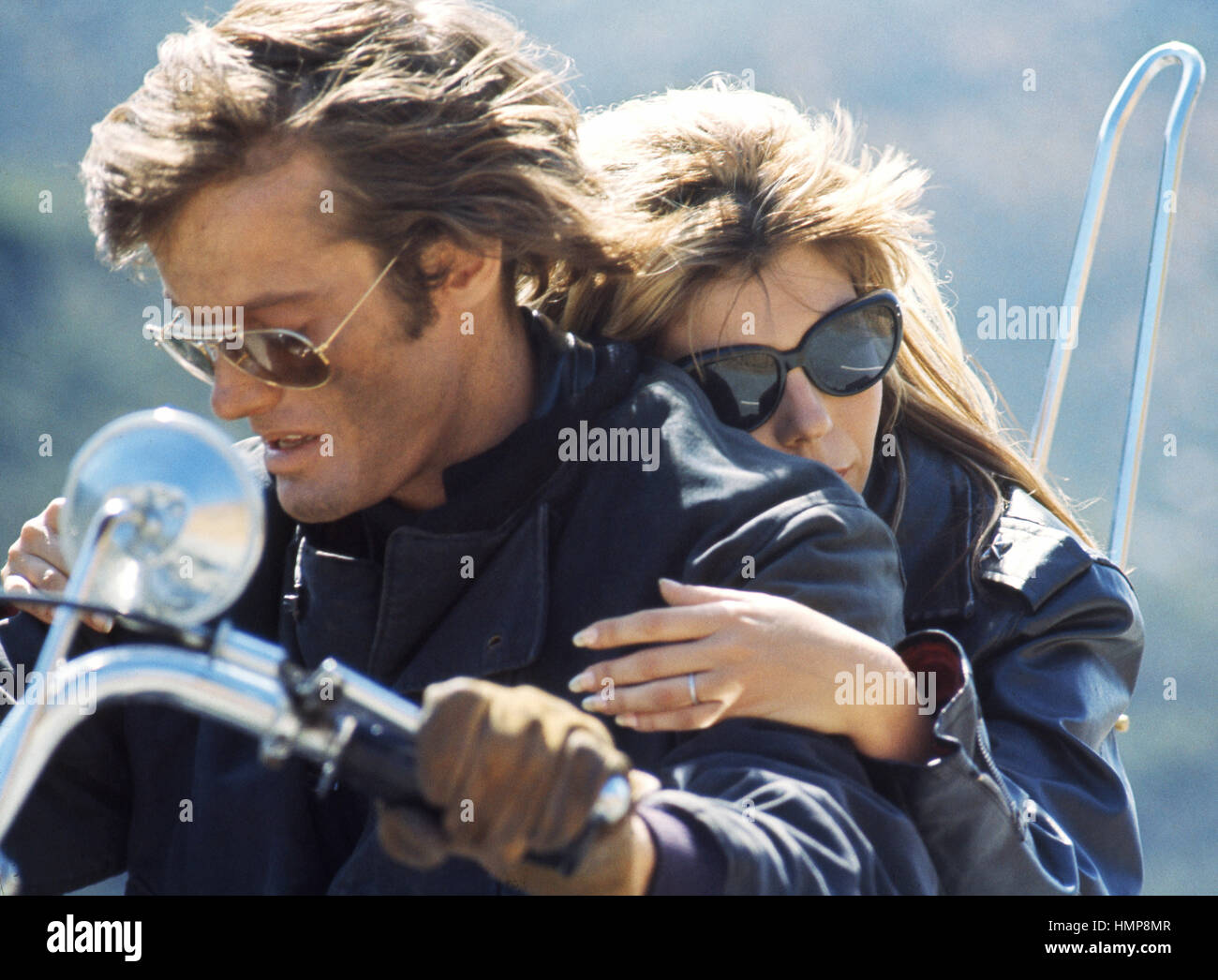 peter-fonda-and-nancy-sinatra-on-the-set-of-the-1966-roger-corman-film
