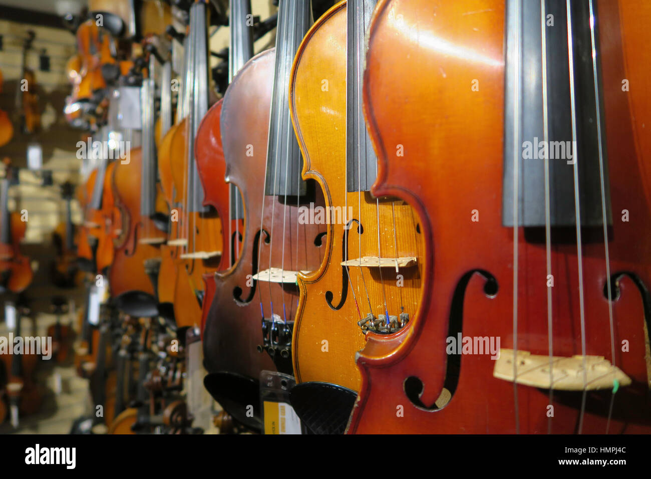 Violins, Sam Ash Music Superstore, 333 W.34th Street, NYC Stock Photo
