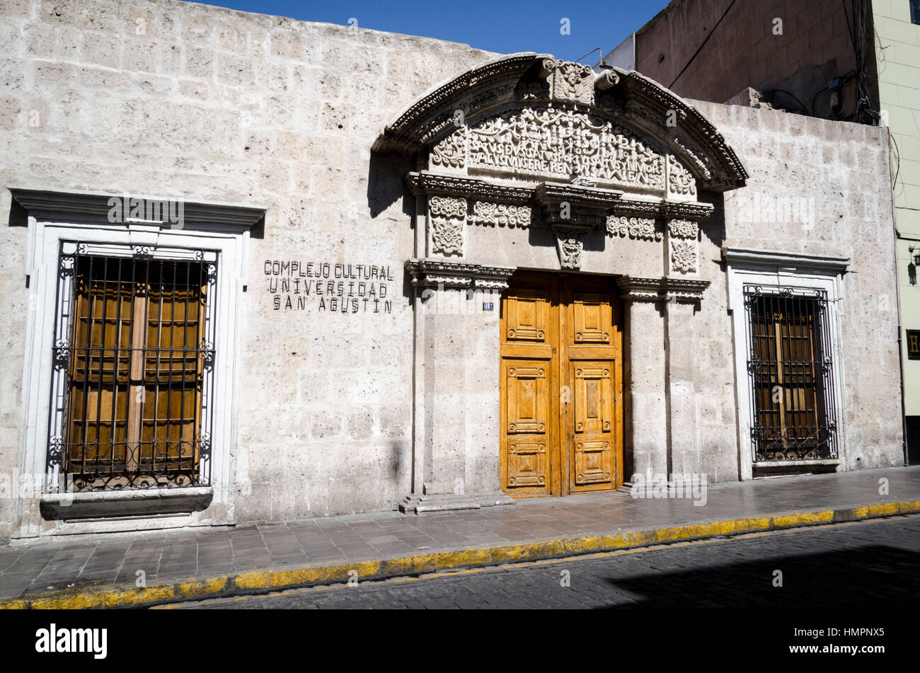 Casona Irriberry, sede del Centro Cultural Chávez de la Rosa, de la Universidad Nacional San Agustín. Arequipa, Perú. Fachada de sillar. Stock Photo