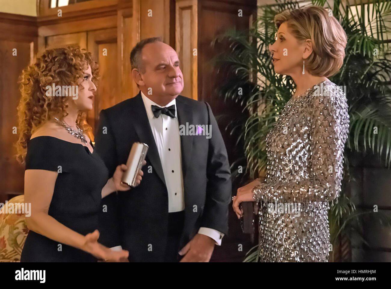 THE GOOD FIGHT 2017 Scott Free Productions film with from left: Bernadette Peters, Paul Guilfoyle, Christine Baranski Stock Photo