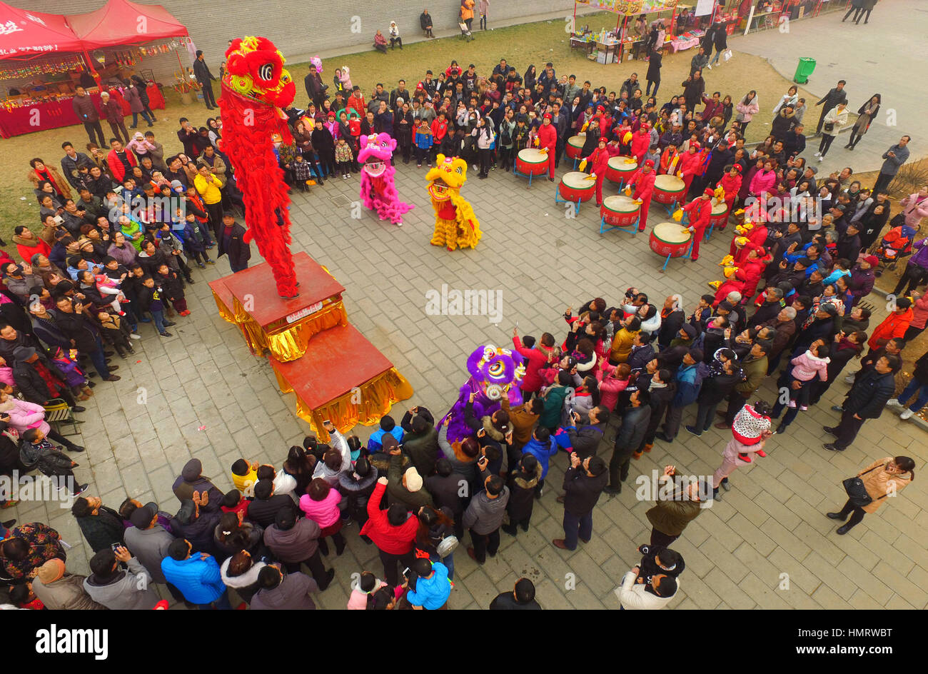 Luoyang, China's Henan Province. 5th Feb, 2017. Tourists watch lion dance during a temple fair in Guanlin Temple, or General Guan's Tomb, in Luoyang, central China's Henan Province, Feb. 5, 2017. Luoyang is one of the cradles of Chinese civilization and served as the capital of several dynasties in Chinese history. Credit: Feng Dapeng/Xinhua/Alamy Live News Stock Photo