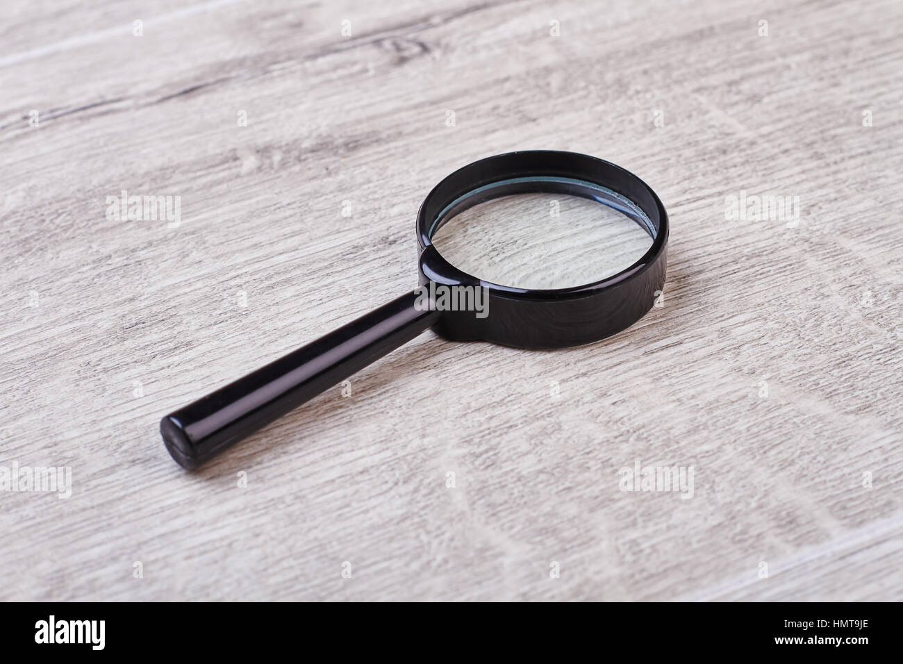 Magnifying glass on wooden background Stock Photo - Alamy