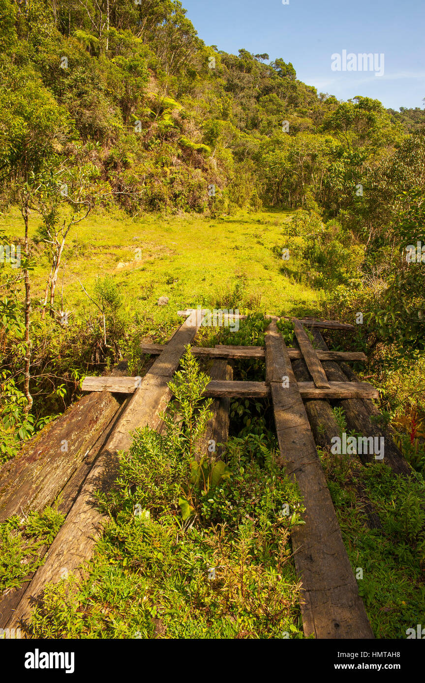 Broken Bridge Hi-res Stock Photography And Images - Alamy