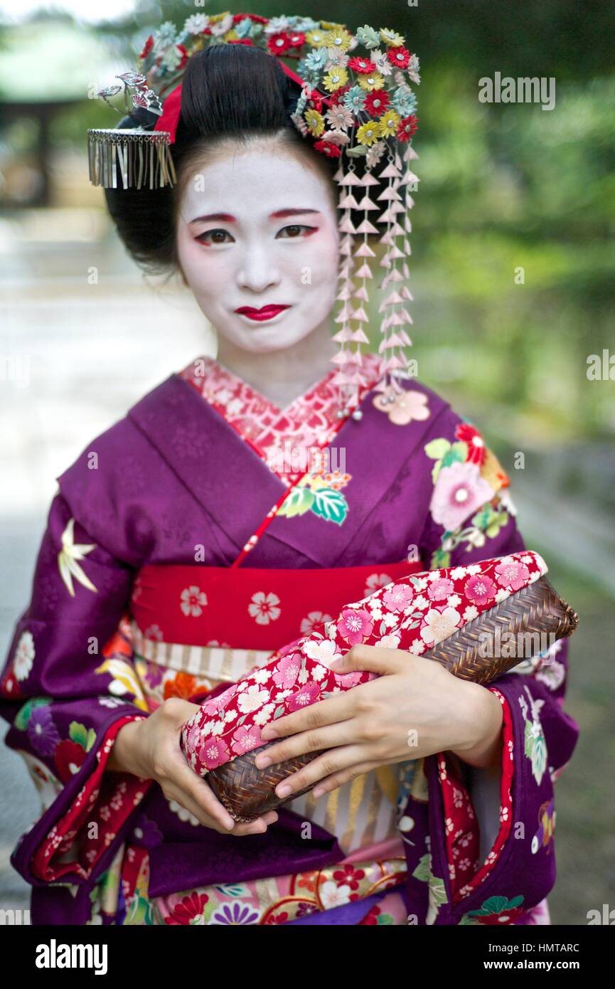 Maiko with the traditional nihongami hairstyle and dangling kanzashi. A ...