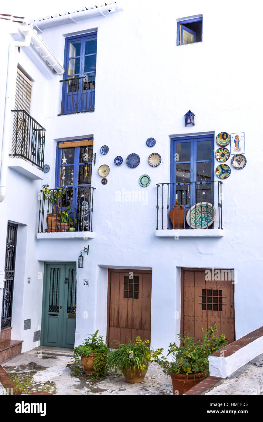 Frigiliana, Malaga Province, Andalusia, southern Spain. Patio decorated with plates. Stock Photo