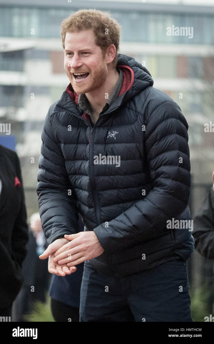 London, UK. 5th February, 2017. Prince Harry joins a training day at the Queen Elizabeth Olympic Park with the runners taking part in the 2017 London Marathon for Heads Together, the official charity of the year. © Guy Corbishley/Alamy Live News Stock Photo