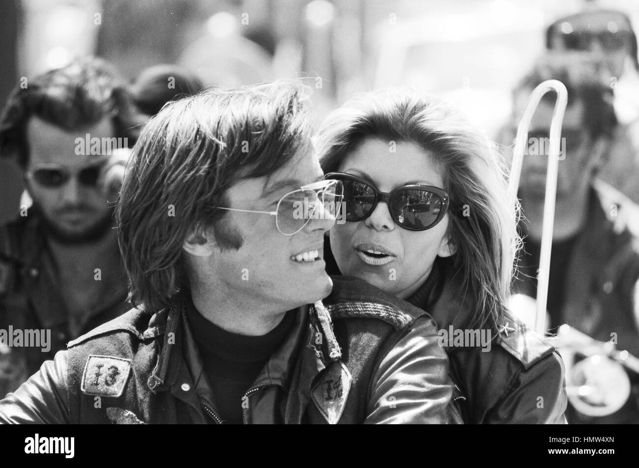 peter-fonda-and-nancy-sinatra-on-the-set-of-the-1966-roger-corman-film
