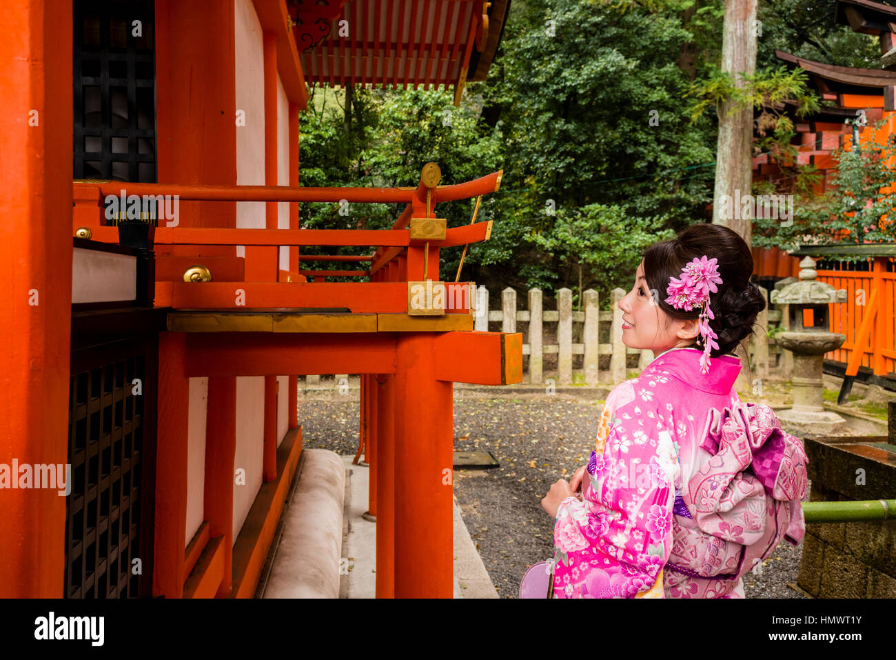 Young oriental female wearing traditional Japanese costume Kimono, Fushimi Inari Taisha (Shinto shrine), Kyoto, Japan Stock Photo