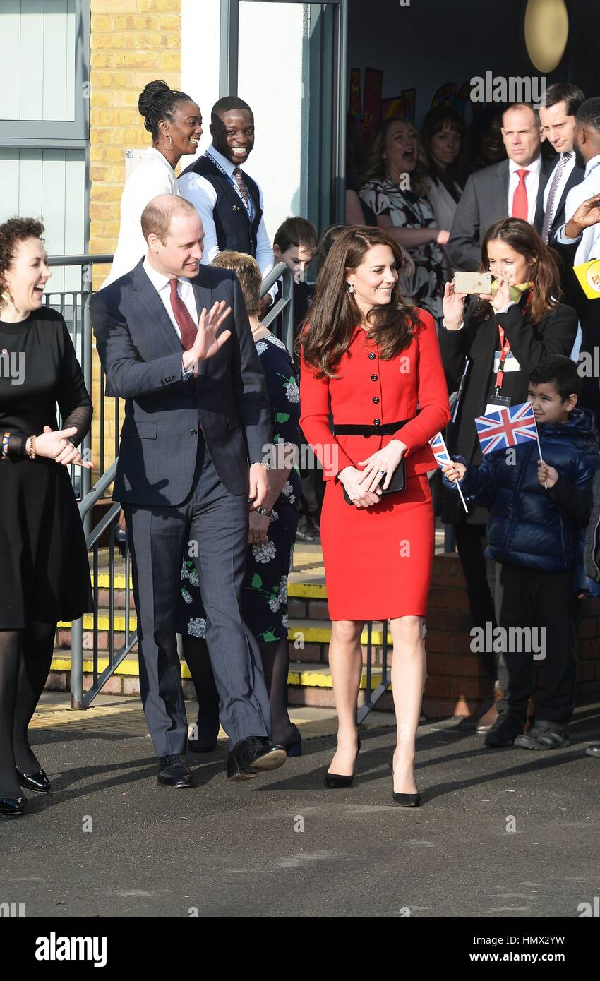Duchess cambridge leave mitchell brook primary school hi-res stock ...