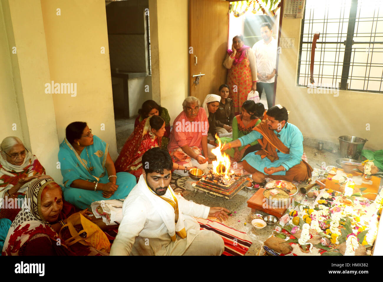 hinduism people praying