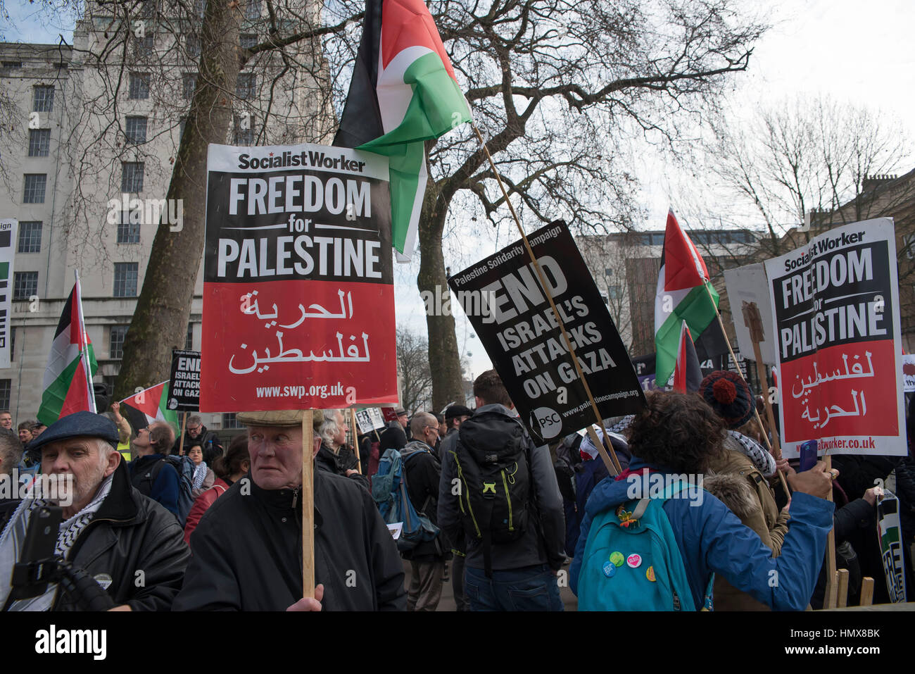 London, UK. 06th Feb, 2017. Pro-Palestine and pro-Israel activists have