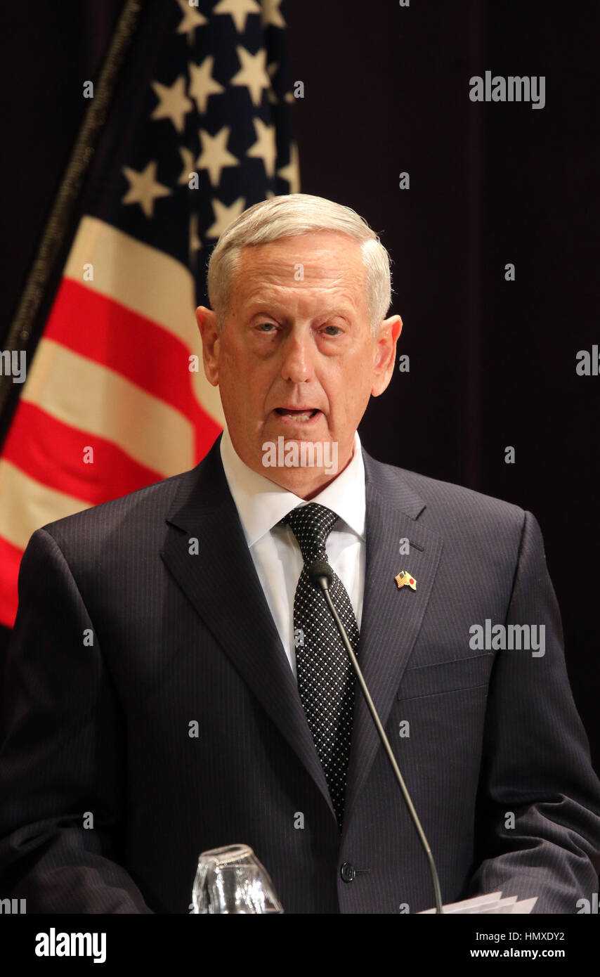 Tokyo, Japan. 4th Feb, 2017. Newly apponited U.S. Secretary of Defense James Mattis speaks at a joint press conference with his Japanese counterpart Tomomi Inada at the Defense Ministry in Tokyo on Saturday, February 4, 2017. Mattis is now here on his east Asian trip to exchange views with Japanese officials. Credit: Yoshio Tsunoda/AFLO/Alamy Live News Stock Photo