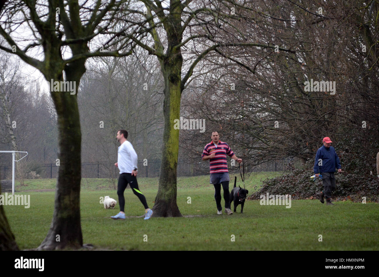 London, UK. 07th Feb, 2017. Misty morning on Wandsworth Common. Credit: JOHNNY ARMSTEAD/Alamy Live News Stock Photo