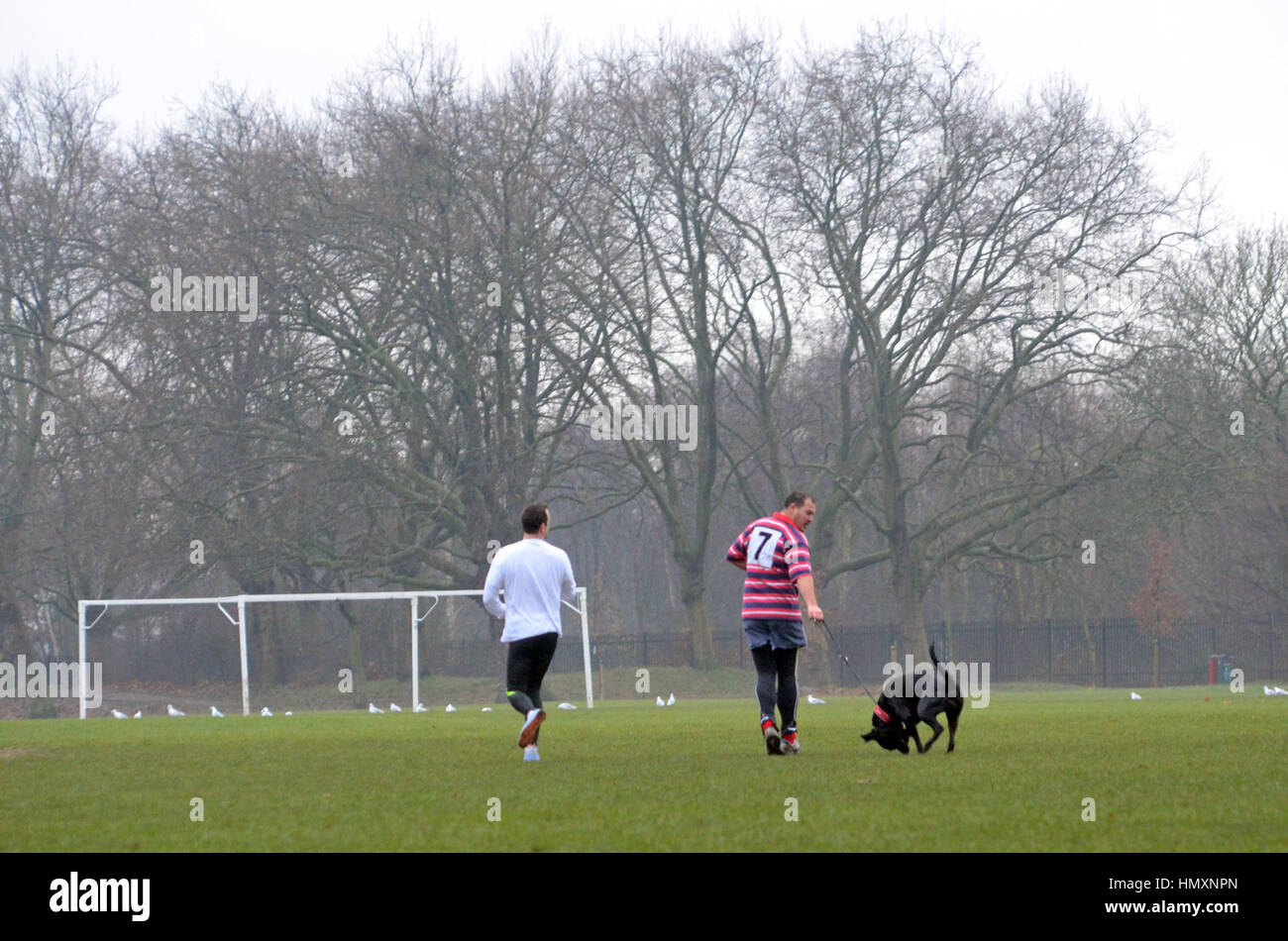 London, UK. 07th Feb, 2017. Misty morning on Wandsworth Common. Credit: JOHNNY ARMSTEAD/Alamy Live News Stock Photo