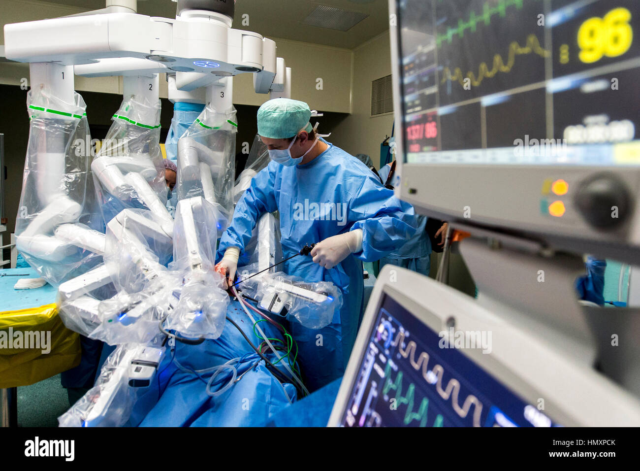 Da vinci surgical system hires stock photography and images Alamy