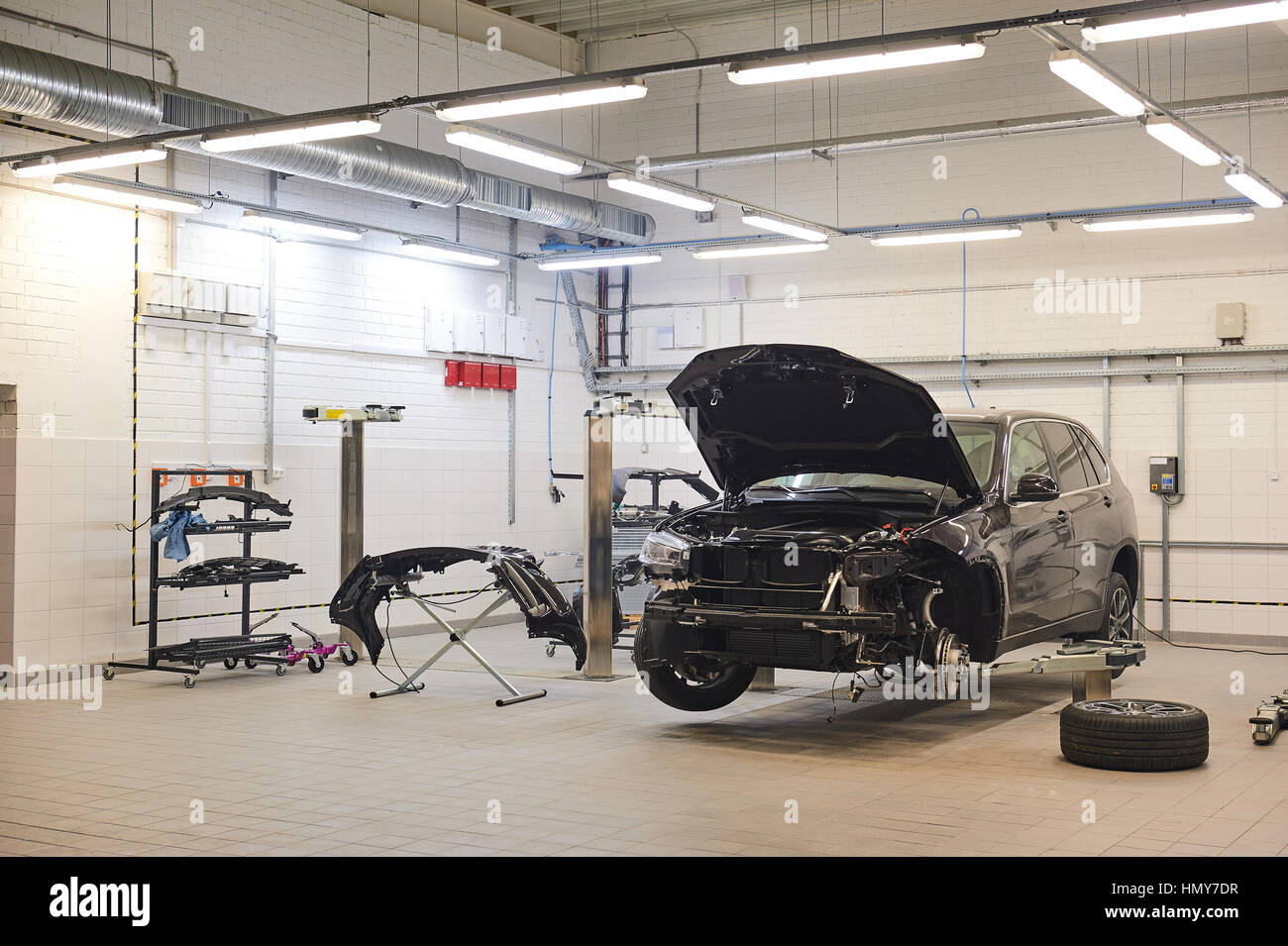 Clean garage service station for checking vehicles Stock Photo Alamy