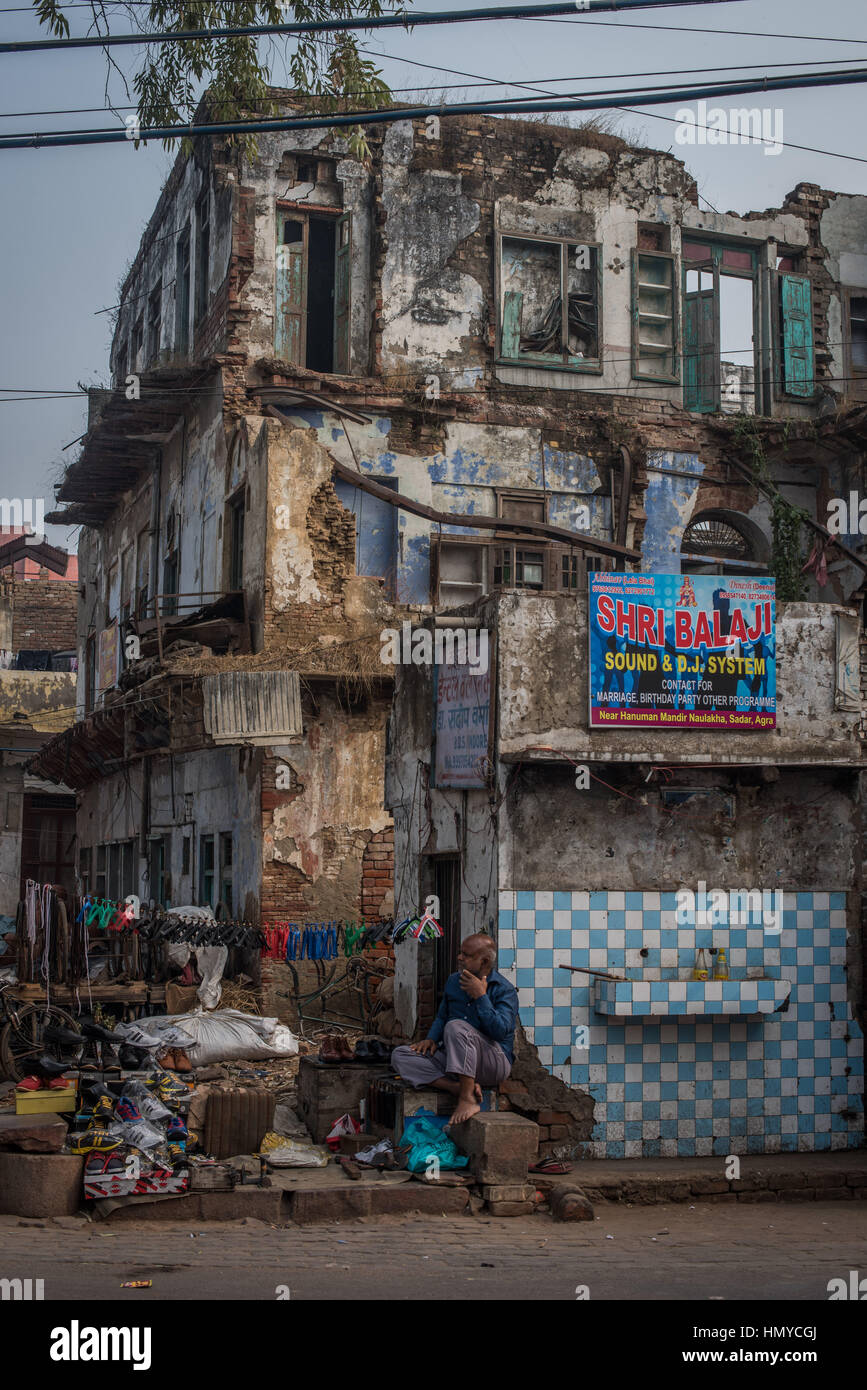 Dilapidated buildling, Sadar Bazaar, Agra Stock Photo