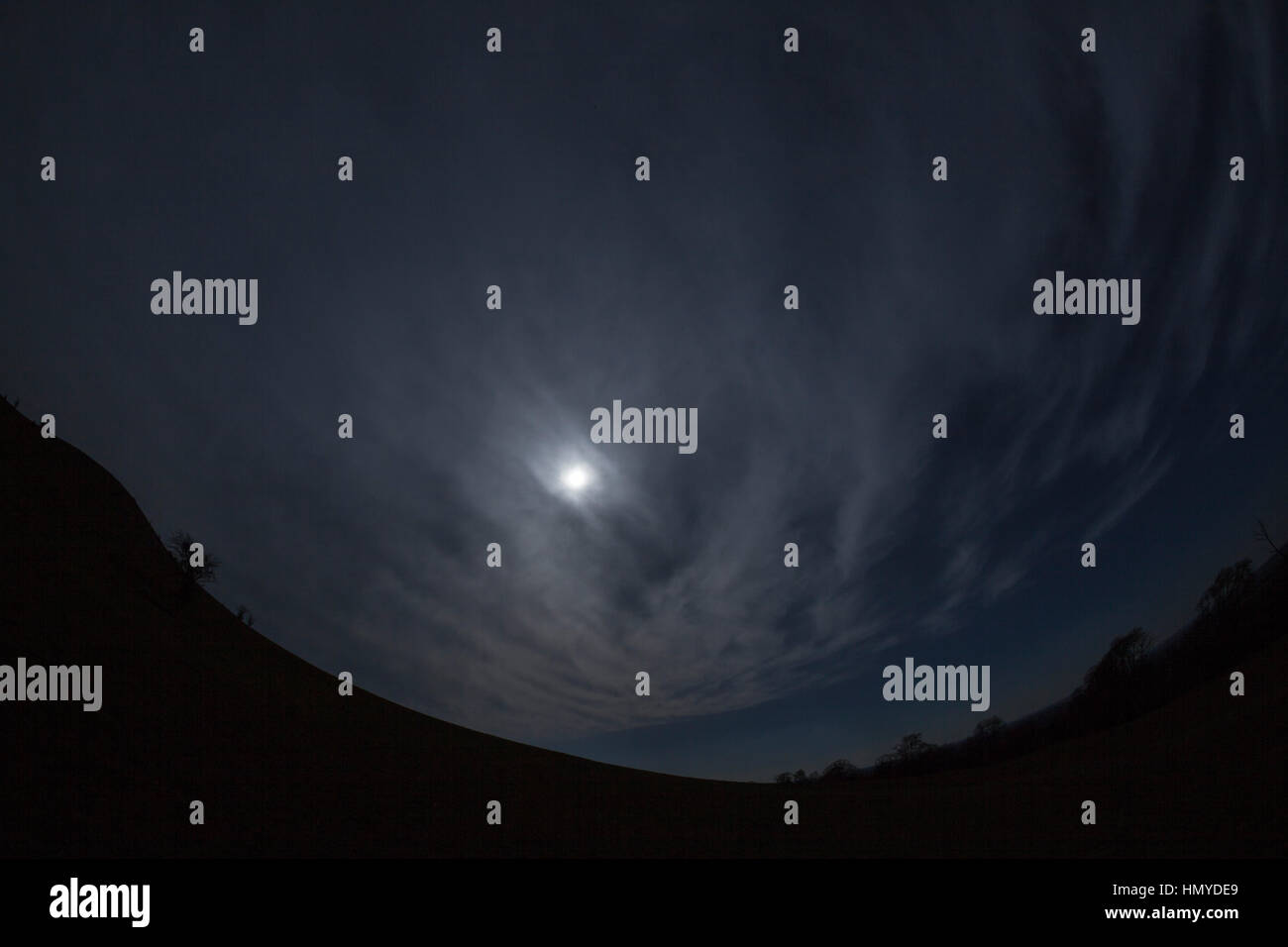 Night sky moon clouds stars hi-res stock photography and images - Alamy