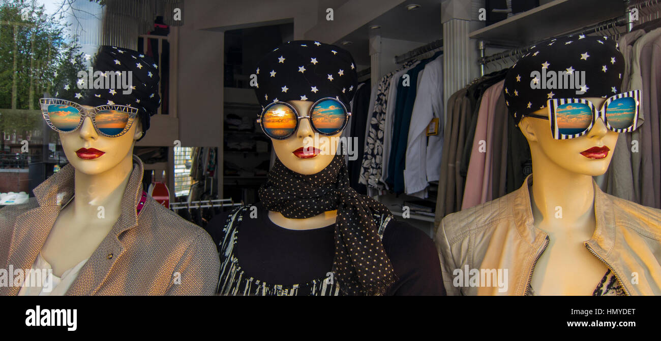 Dummy shop mannequins dummies hires stock photography and images Alamy