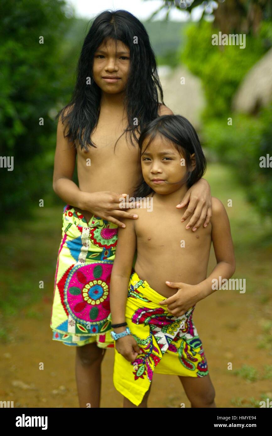 Over the last quarter-century, a few Embera families pushed further north of Darien, settling in the jungles bordering the Chagres River -- a scant tw Stock Photo