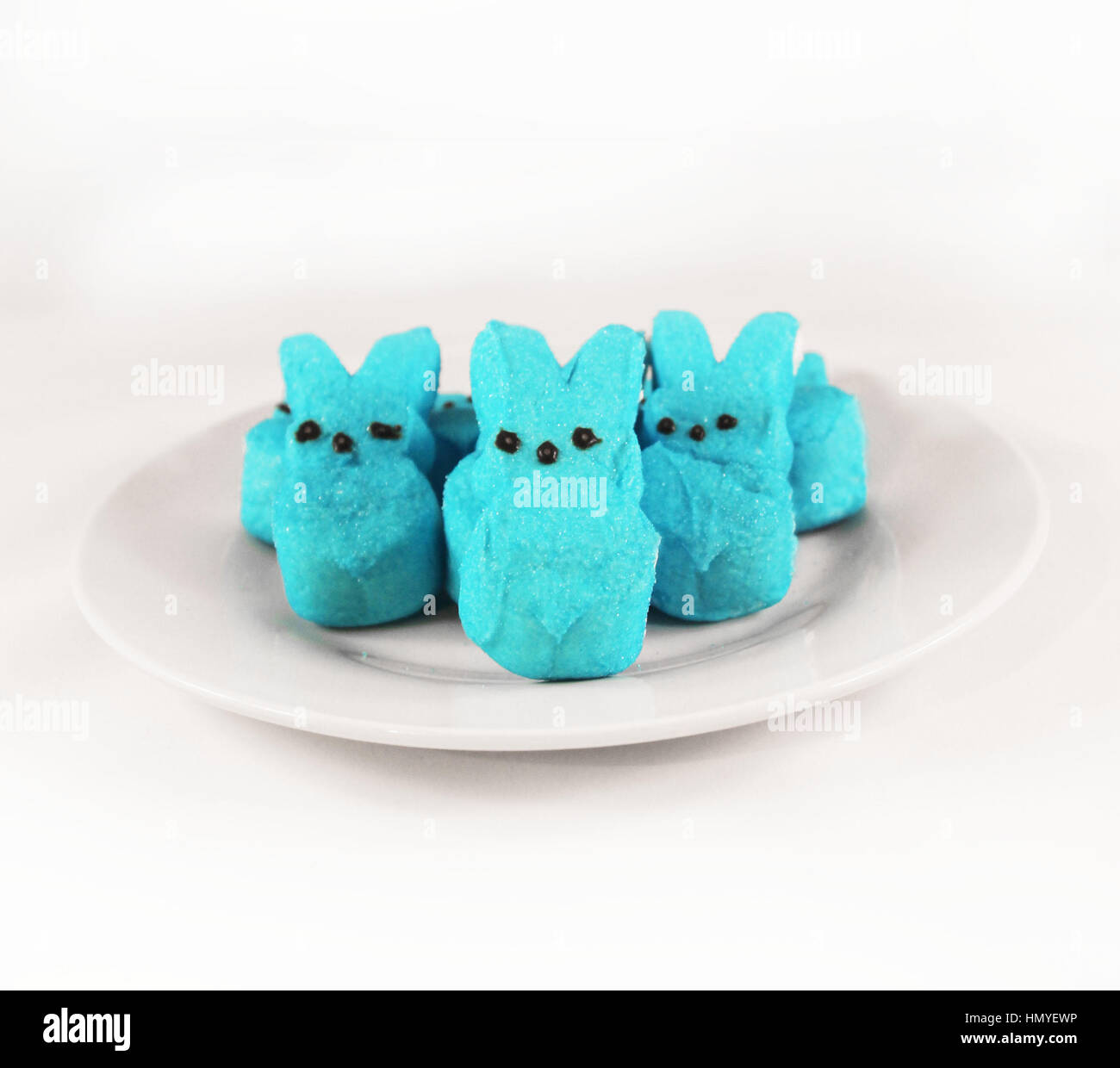 https://c8.alamy.com/comp/HMYEWP/blue-easter-peeps-on-white-background-HMYEWP.jpg