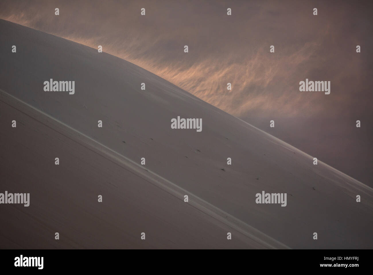 Sand blowing off a sand dune Stock Photo - Alamy