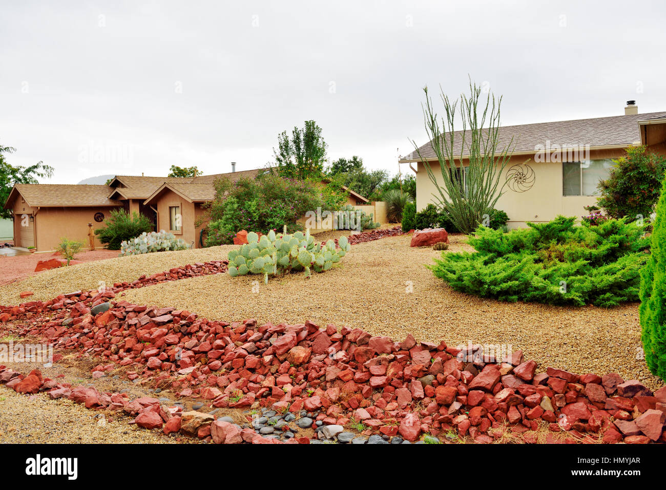 Landscaping and architecture of houses in Village of Oak Creek near ...