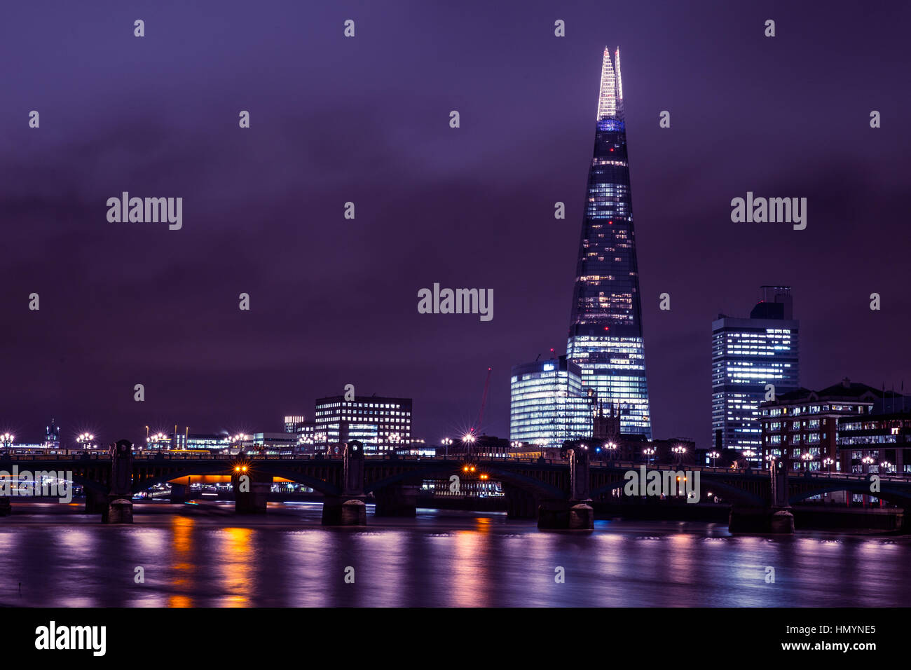 London skyline night lights hi-res stock photography and images - Alamy