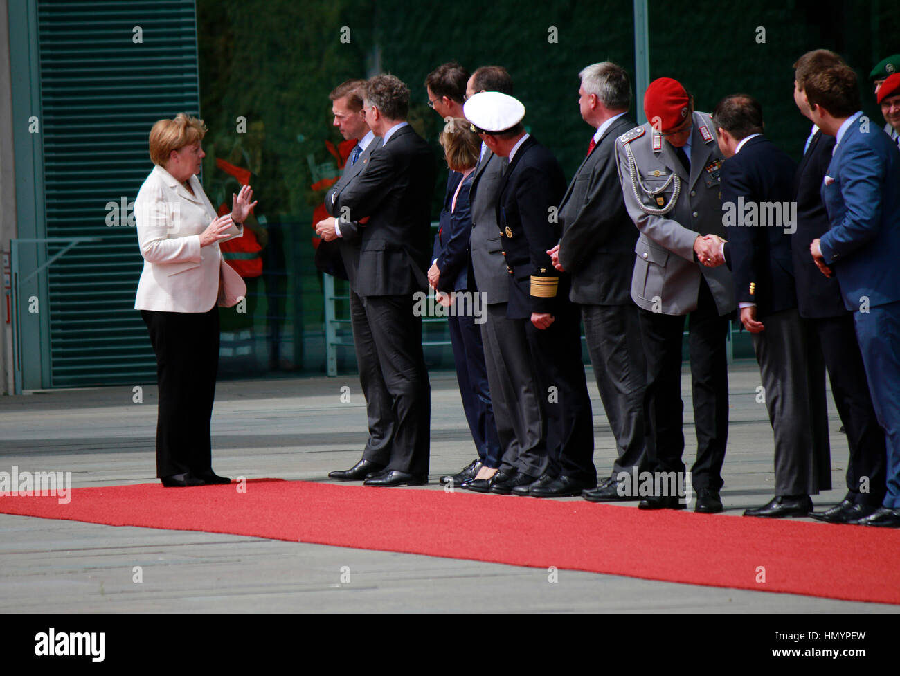 BKin Angela Merkel u.a. - Empfang mit militaerischen Ehren, Deutsch-polnische Regierungskonsultationen, Bundeskanzleramt, Berlin. Stock Photo