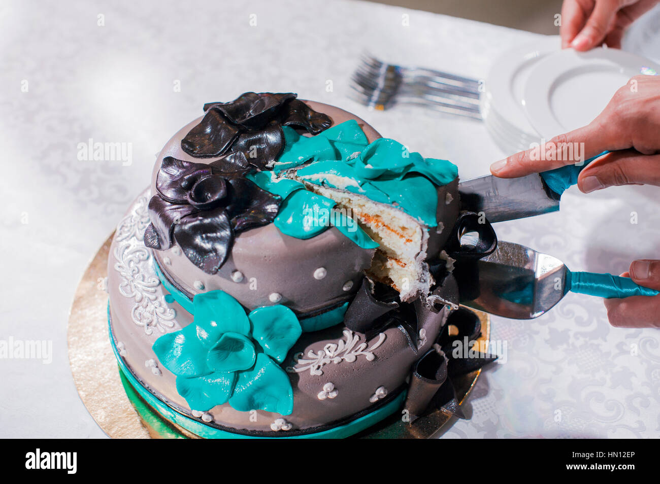 Husband And Wife The Couple Cut The Wedding Cake Knife Stock